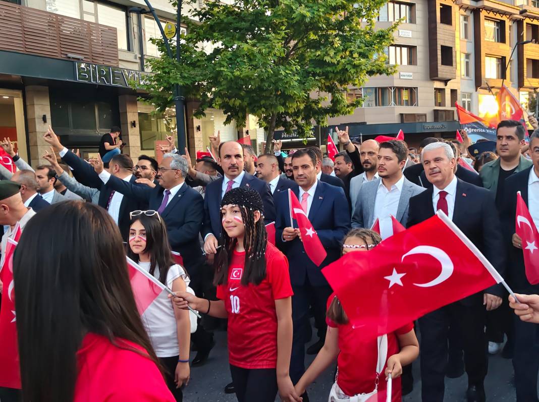Konya'da 15 Temmuz için binler yürüdü! 2